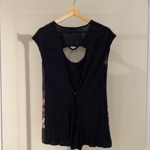 Maurices black and pink and cream floral top! - Picture 2 of 2